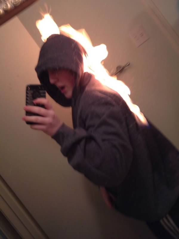 a98889_extreme-selfie_6-burning