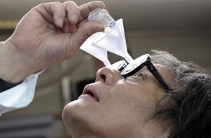 kenji-kawakami-funnel-glasses-for-guiding-eyedrops-555x366