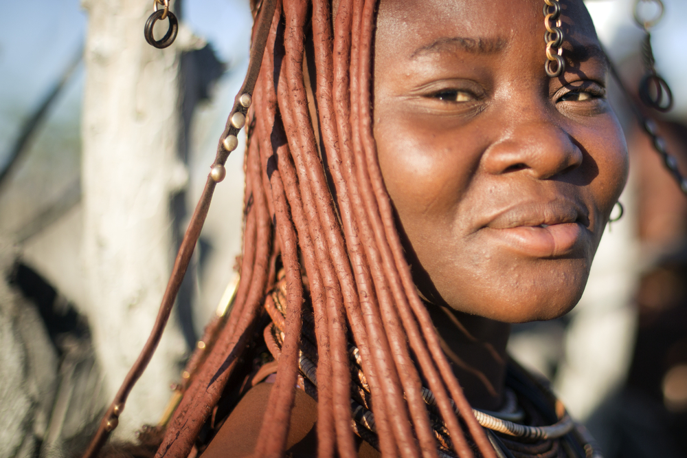 Химба. Химба женщины. Химба Намибия подростки. Женщины Химба в полный рост. Голое племя химба
